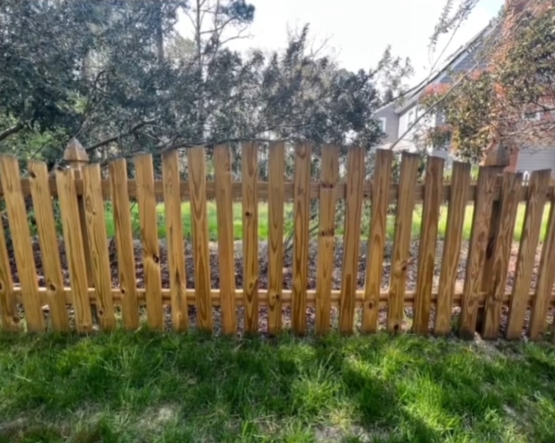 fence staining brentwood