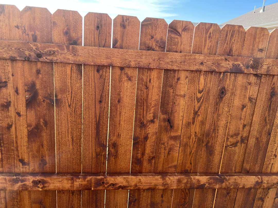 fence staining brentwood